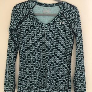 Under Armour: V-Neck Top XS